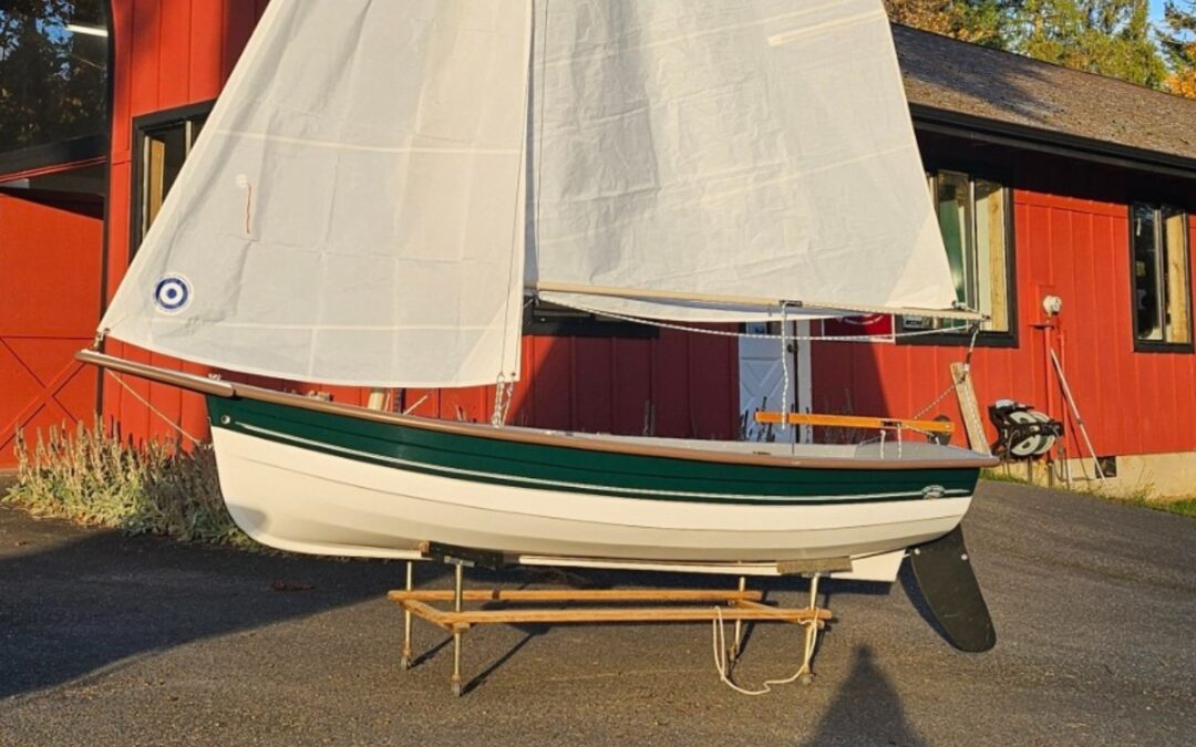 DEMO DEAL: 10′ Navigator Sailboat